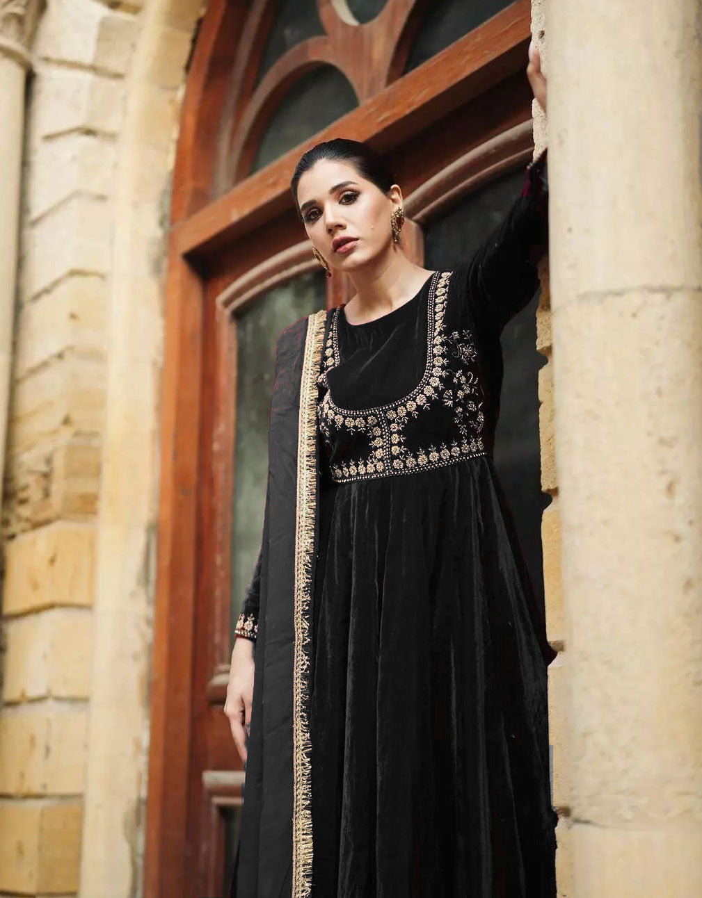 Embroided Maxi With Lace Dupatta And Trouser