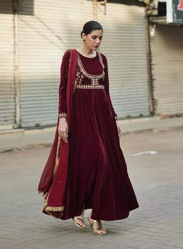 Embroided Maxi With Lace Dupatta And Trouser